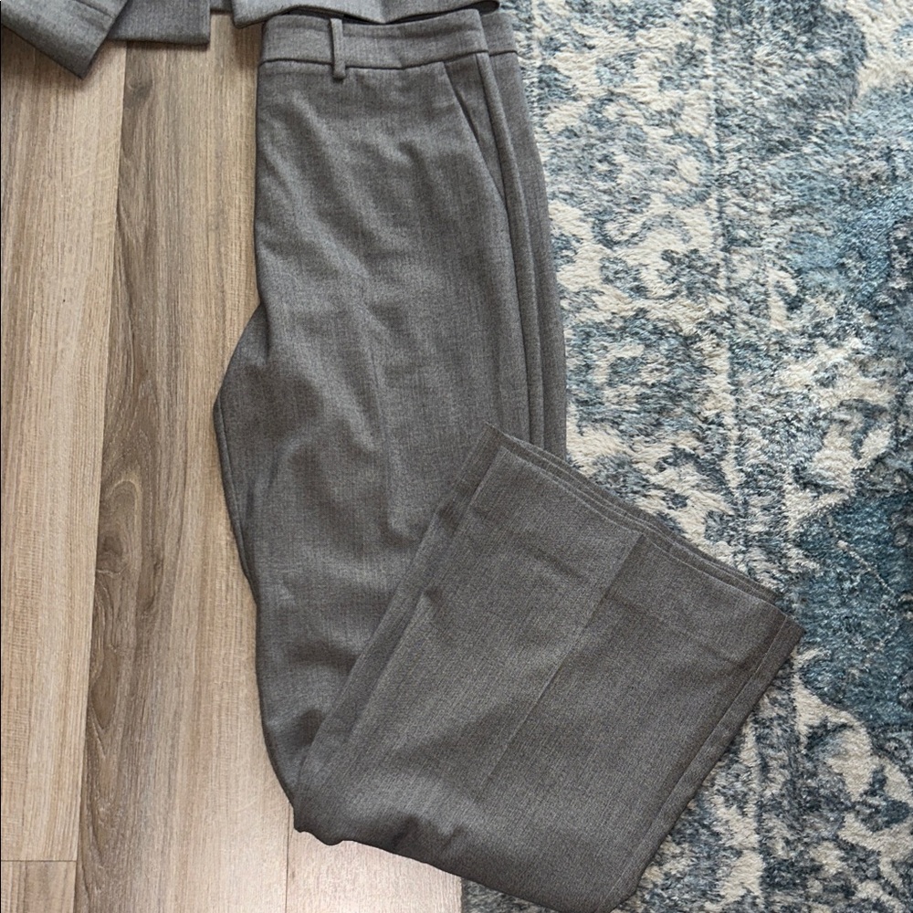 NWOT Cropped Light Grey Jacket and Pants Set - Picture 3 of 4